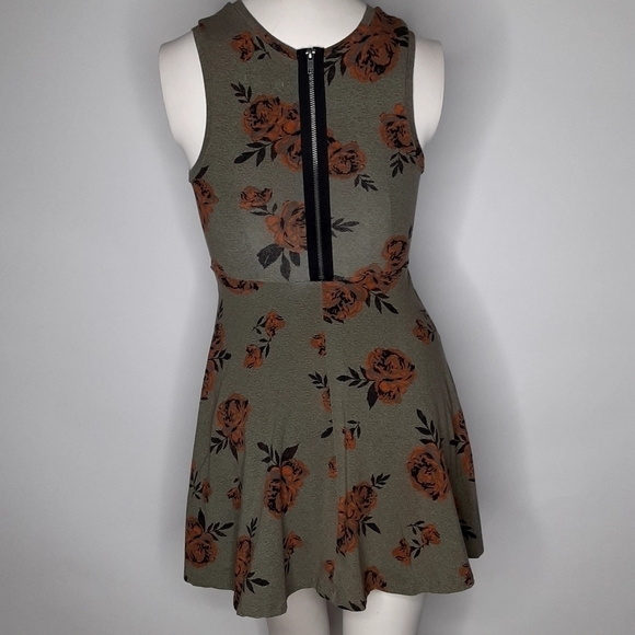 Van's floral skater dress sz xs - Picture 5 of 6